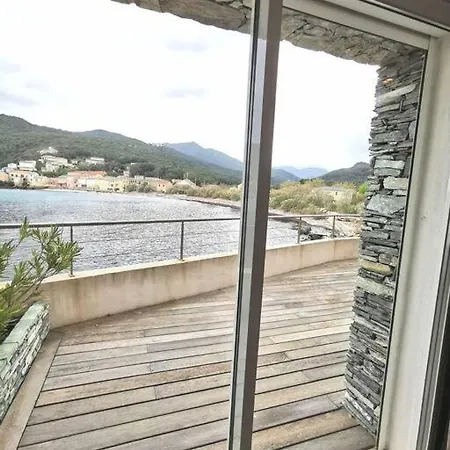 Torre Les Pieds Dans L'eau- *