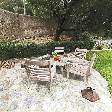 Villa Torre Les Pieds Dans L'eau- *